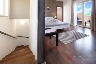 013 1014 43 Porec Modern villa with pool for sale