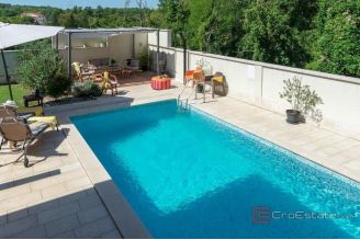 013 1014 43 Porec Modern villa with pool for sale