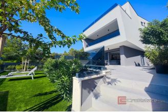 020 2021 420 near zadar villa first row to the sea for sale