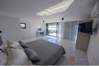 020 2021 420 near zadar villa first row to the sea for sale