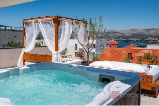 011 2044 67 Ciovo detached house with pool and sea view for sale