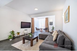 011 2044 67 Ciovo detached house with pool and sea view for sale