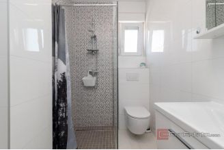 018 2035 290 Trogir Modern apartment with pool for rent