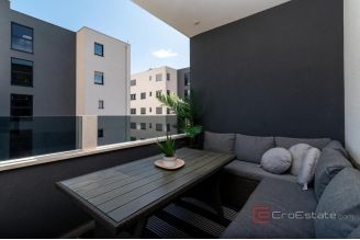 018 2035 290 Trogir Modern apartment with pool for rent