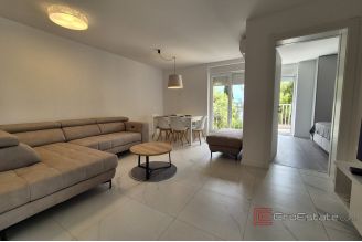 009 2016 675 Split Merojak Attractively positioned renovated apartment with sea view for rent