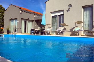 015 1014 44 Porec modern house with pool for sale