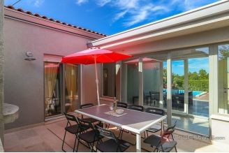 015 1014 44 Porec modern house with pool for sale