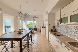 015 1014 44 Porec modern house with pool for sale