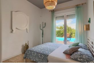 015 1014 44 Porec modern house with pool for sale