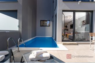 001 1014 45 Porec modern house with pool near sea for sale