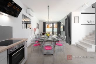 010 1014 45 Porec modern house with pool near sea for sale