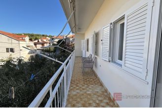 015 2035 293 Trogir Family house near the sea for sale
