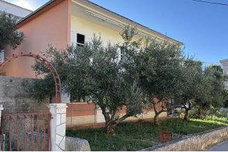 015 2035 293 Trogir Family house near the sea for sale