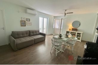 009 2052 87 Peljesac Hotel with a sea view for sale