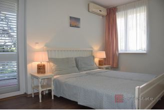 009 2052 87 Peljesac Hotel with a sea view for sale