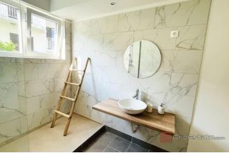 009 2052 87 Peljesac Hotel with a sea view for sale