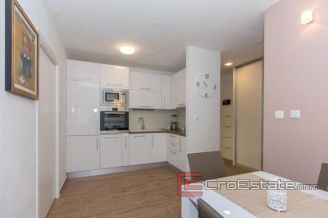 13 2018 72 one bedroom apartment split