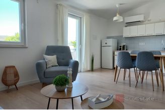 014 5436 30 Rogoznica Three bedroom apartment near the beach sale