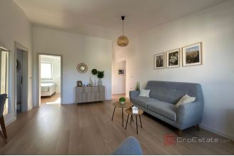 014 5436 30 Rogoznica Three bedroom apartment near the beach sale