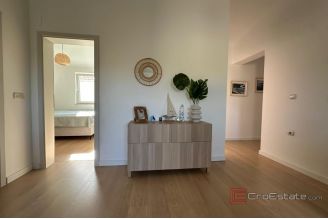 014 5436 30 Rogoznica Three bedroom apartment near the beach sale