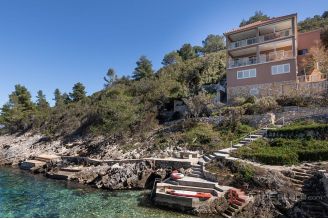 020 2052 91 Korcula Seafront house for sale