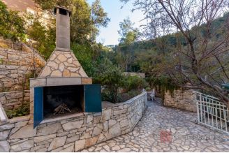 020 2052 91 Korcula Seafront house for sale