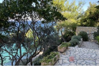 020 2052 91 Korcula Seafront house for sale