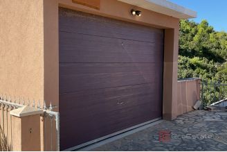 020 2052 91 Korcula Seafront house for sale