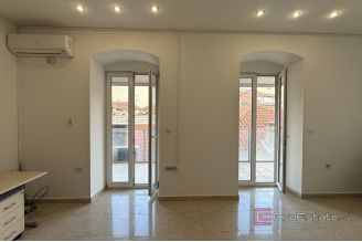 010 2046 111 Split Business space in the very centre of the city for rent