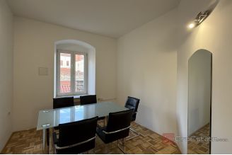 010 2046 111 Split Business space in the very centre of the city for rent