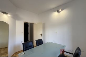 010 2046 111 Split Business space in the very centre of the city for rent
