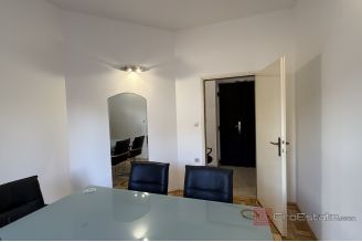 010 2046 111 Split Business space in the very centre of the city for rent