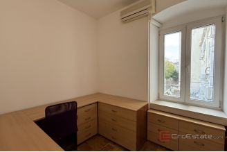 010 2046 111 Split Business space in the very centre of the city for rent