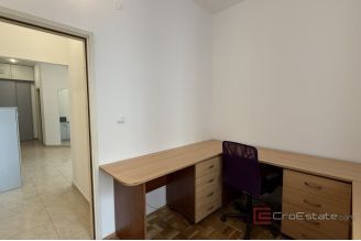 010 2046 111 Split Business space in the very centre of the city for rent