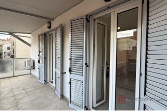 010 2046 111 Split Business space in the very centre of the city for rent