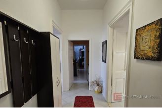 010 1029 01 Dubrovnik Spacious ground floor apartment for sale