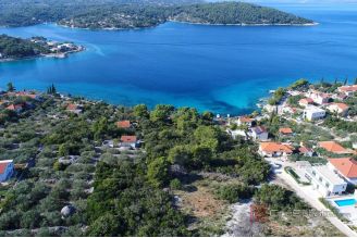 003 2047 106 Solta Attractive plot with sea view for sale