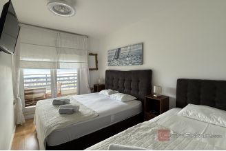 012 2046 112 Split Elegant apartment with sea view for rent