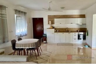008 2049 75 Zadar Spacious two bedroom apartment for sale