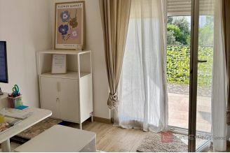 008 2049 75 Zadar Spacious two bedroom apartment for sale