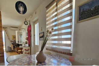 009 1029 03 Dubrovnik House in the centre with sea view for sale