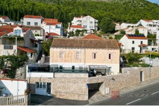 005 1029 04 Dubrovnik Apartment for renovation with a sea view for sale