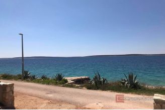 003 2052 90 Pag Agricultural land in the first row to the sea for sale