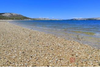 003 2052 90 Pag Agricultural land in the first row to the sea for sale