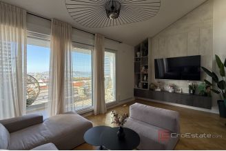 015 2046 114 Split area moder aparatment with sea view for sale