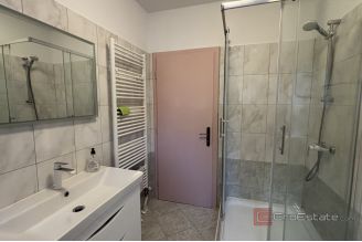 015 2035 299 Split Bacvice Spacious two bedroom apartment for sale