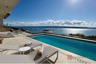 014 2029 110 Omis Villa with pool and sea view for sale