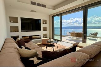 014 2029 110 Omis Villa with pool and sea view for sale