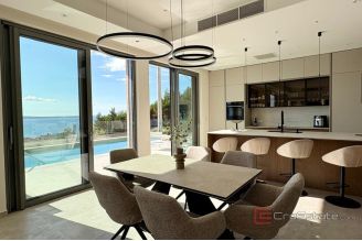 014 2029 110 Omis Villa with pool and sea view for sale