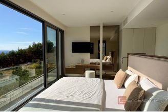 014 2029 110 Omis Villa with pool and sea view for sale